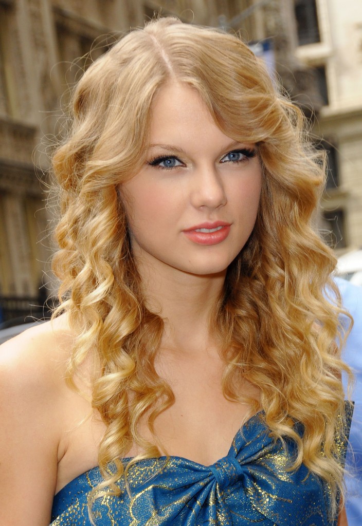 Wavy Hairstyles for women -long curly hairstyle